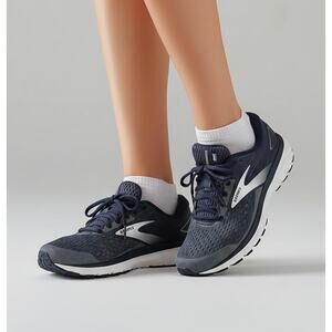 Brooks Dyad 11 Running Shoes Cushion Neutral Womens 7.5 NWB